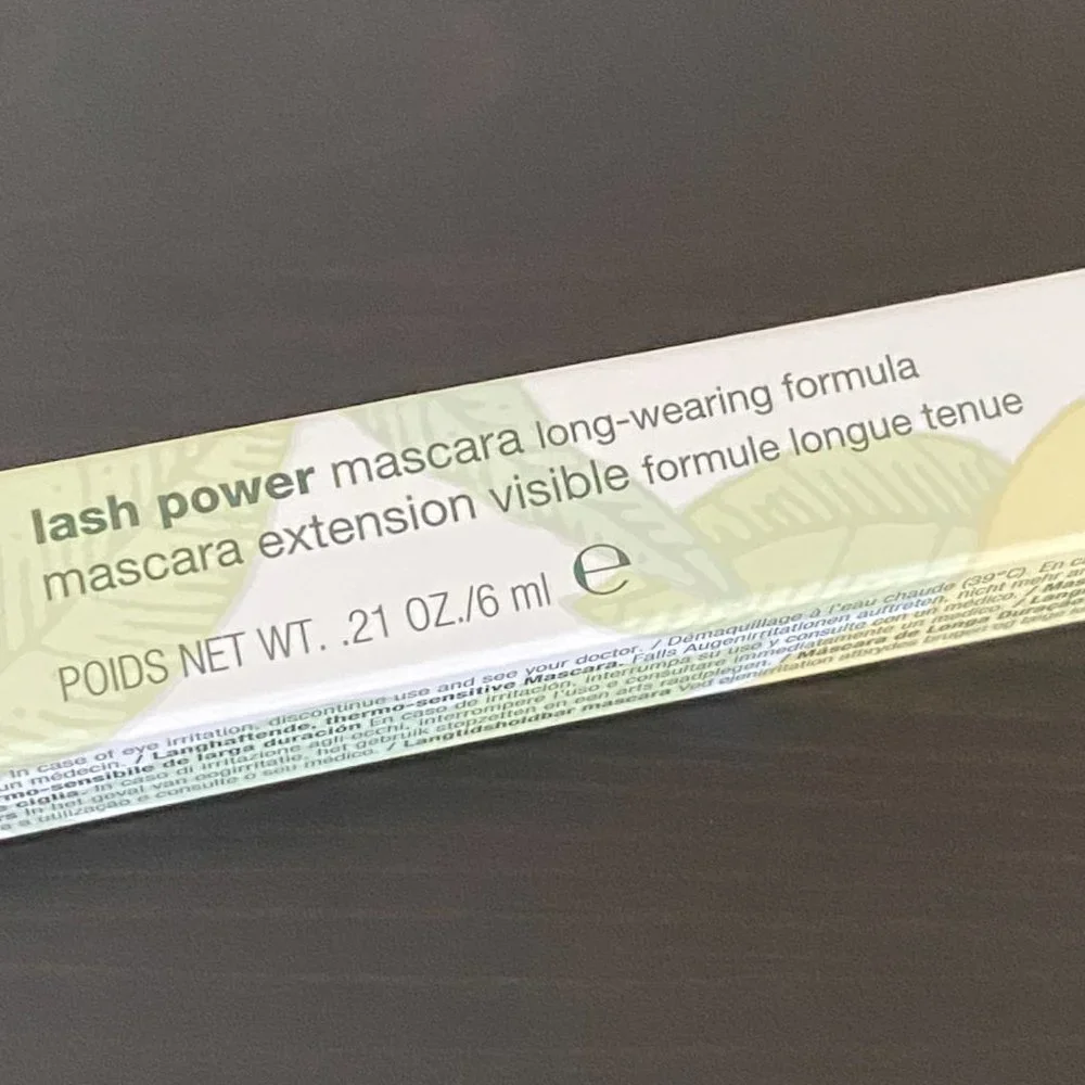 Clinique Lash Power mascaras long-wearing formula in BLACK ONYX